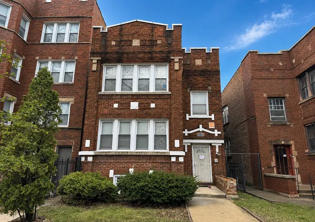 8052-s-langley-ave-chicago-il-60619/hzid_f3a4efe3