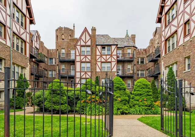 5717-n-kimball-ave-2n-chicago-il-60659/hzid_1dd684f5