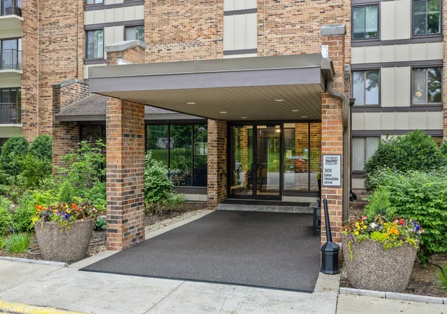 301-lake-hinsdale-dr-404-willowbrook-il-60527/hzid_2d2391d5