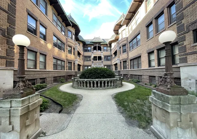 945-e-hyde-park-blvd-3-chicago-il-60615/hzid_d63be219