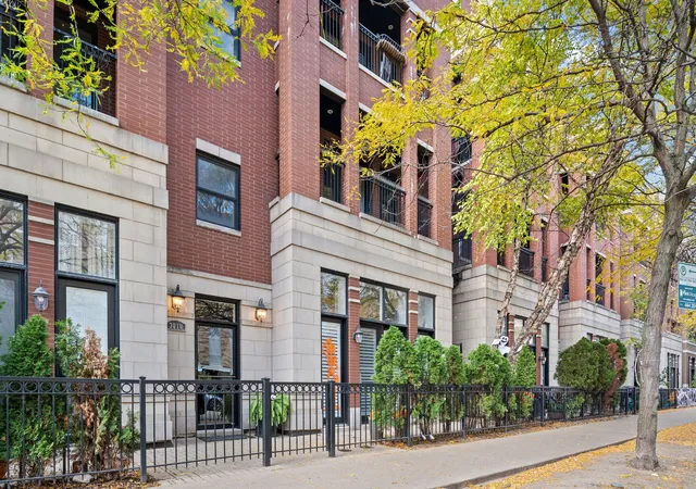 3010-n-sheffield-ave-4n-chicago-il-60657/hzid_9e352d3f