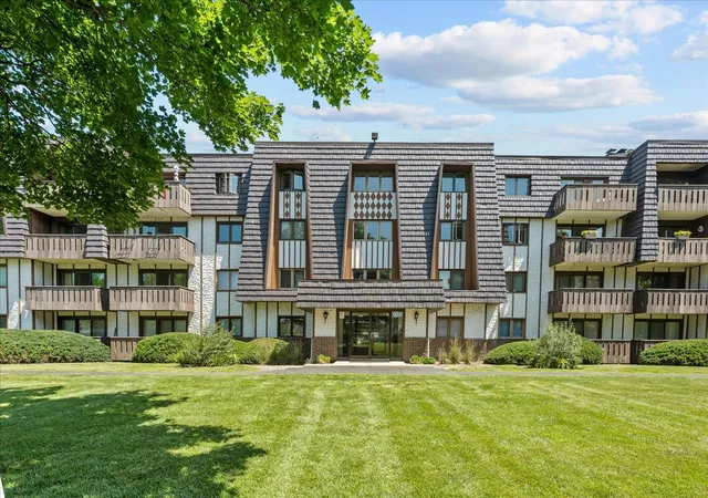 13000-w-heiden-cir-3105-lake-bluff-il-60044/hzid_a687d912