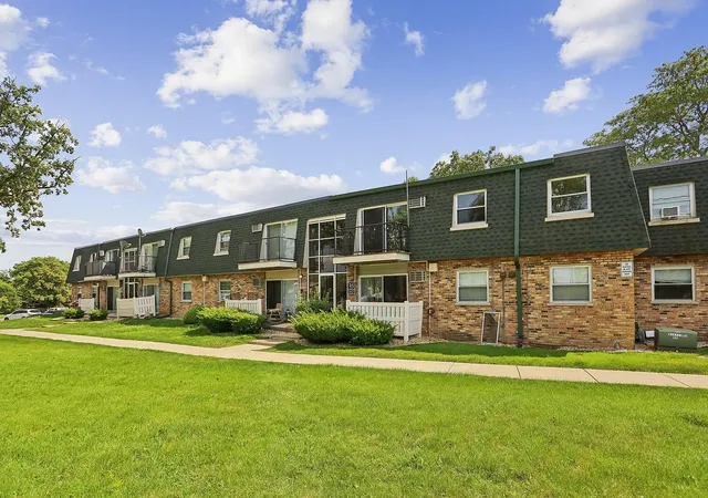 8427-w-99th-ter-35-311-palos-hills-il-60465/hzid_28443cbd