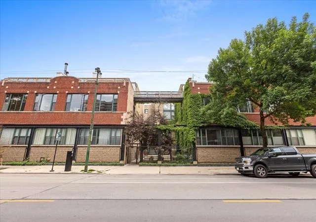 2943-n-lincoln-ave-212-chicago-il-60657/hzid_9663dcb3
