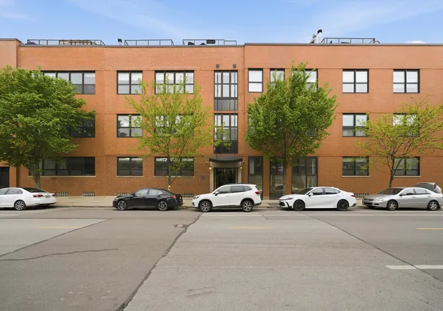 1728-n-damen-ave-106-chicago-il-60647/hzid_8f738396