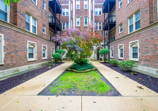 2335-e-70th-pl-205-chicago-il-60649/hzid_0ed5946e