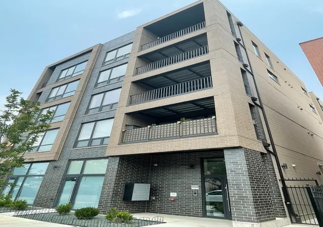 2342-w-adams-st-402-chicago-il-60612/hzid_4c2b3981