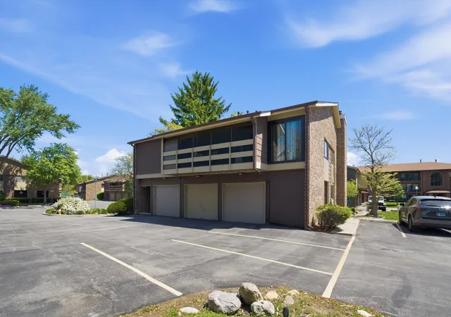 1-w-stonebridge-ct-1c-palos-hills-il-60465/hzid_fb6a64bf