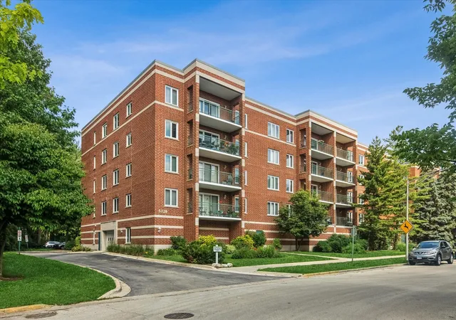 5320-n-lowell-ave-205-chicago-il-60630/hzid_6c657ada