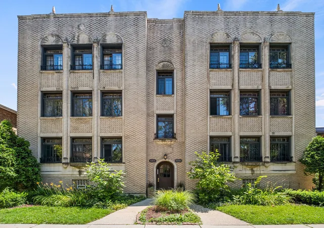 6209-n-mozart-st-3s-chicago-il-60659/hzid_e1180bd9