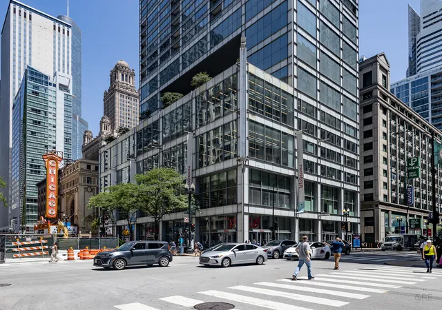 8-e-randolph-st-2706-chicago-il-60601/hzid_bcd26166