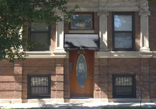212-e-44th-street-3-chicago-il-60653/hzid_a9f9e46e