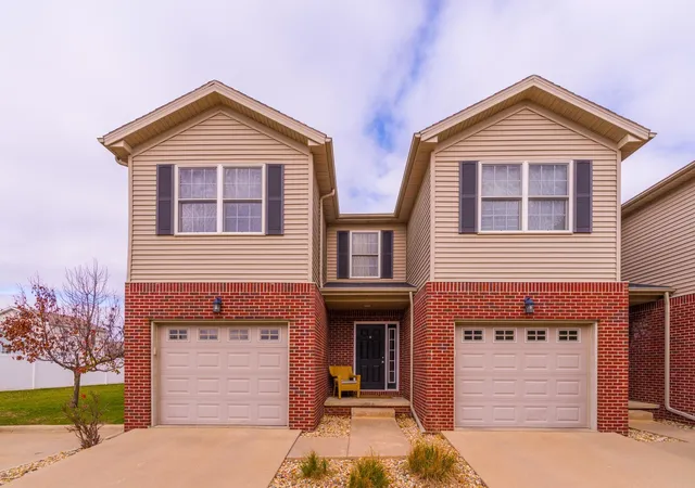 1112-ekstam-dr-4-bloomington-il-61704/hzid_e38898e5