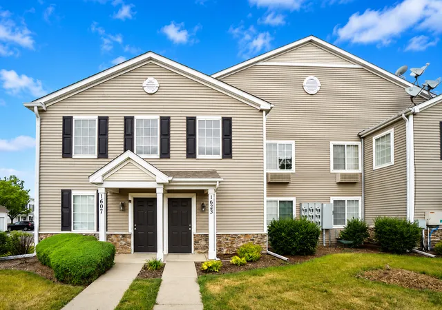 1623-silverstone-dr-1623-carpentersville-il-60110/hzid_28439dd2