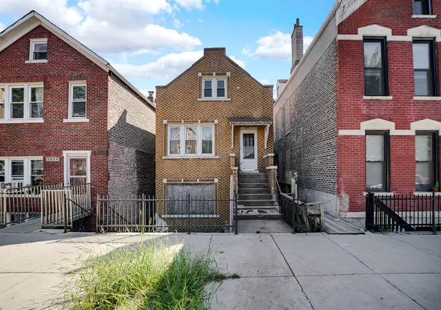 2041-w-22nd-place-chicago-il-60608/hzid_023fdd12