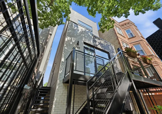 1349-n-leavitt-st-1a-chicago-il-60622/hzid_0eca8c68