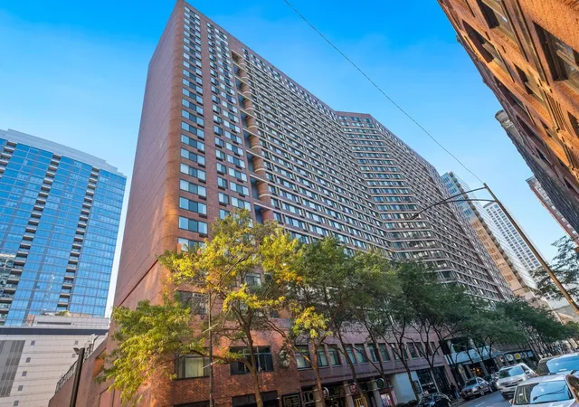211-e-ohio-st-2118-chicago-il-60611/hzid_5b787e8c