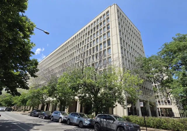 1450-e-55th-pl-920s-chicago-il-60637/hzid_9a08c061