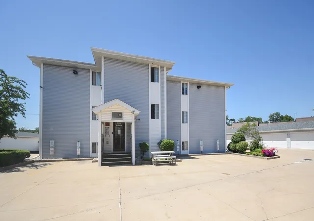 3170-w-monroe-st-112-waukegan-il-60085/hzid_4f1d0449