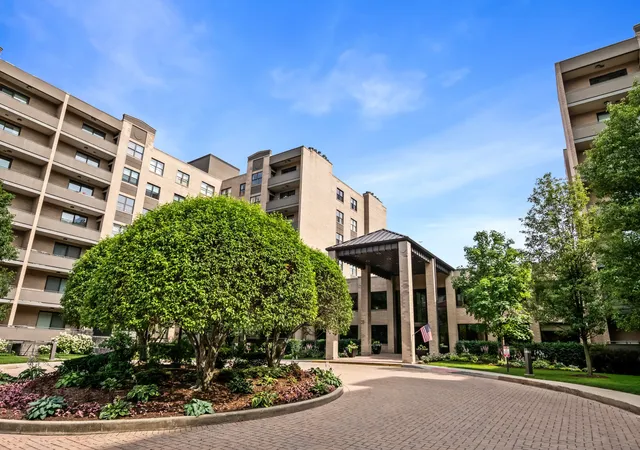 4545-w-touhy-ave-325w-lincolnwood-il-60712/hzid_10bcc4b2