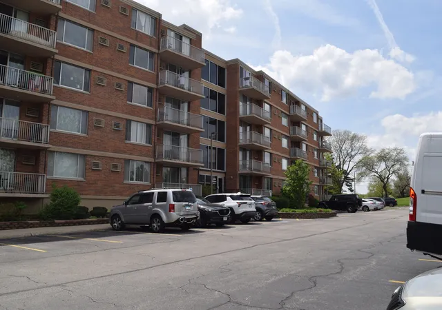 2200-s-stewart-ave-1c-lombard-il-60148/hzid_fc00f1b3