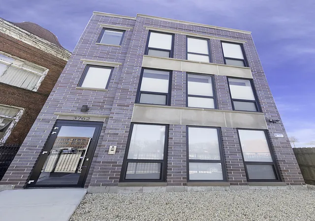 3762-s-indiana-ave-chicago-il-60653/hzid_c05a9875