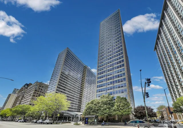 3550-n-lake-shore-dr-228-chicago-il-60657/hzid_3402d8b4