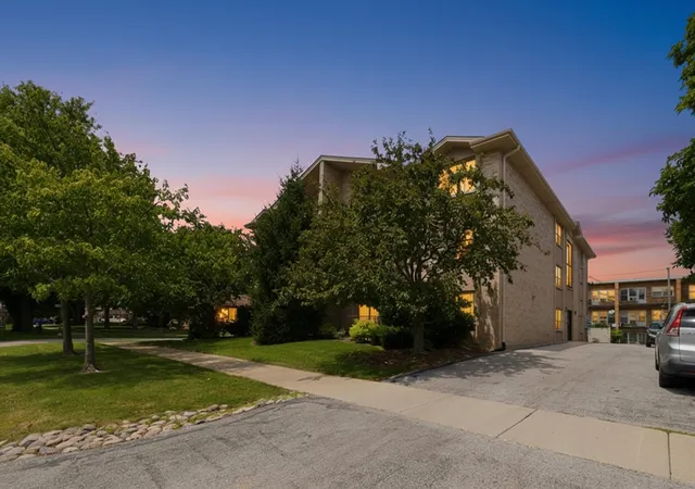 4020-w-105th-street-3e-oak-lawn-il-60453/hzid_cd627d51