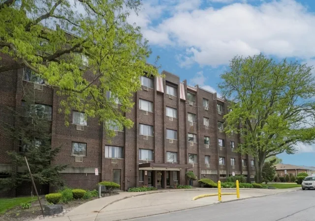 8455-w-leland-ave-105n-chicago-il-60656/hzid_d0104584