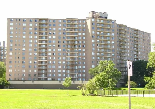 7061-n-kedzie-ave-1102-chicago-il-60645/hzid_f7730579