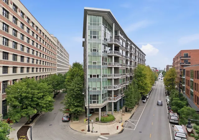 845-n-kingsbury-st-208-chicago-il-60610/hzid_154f7a63