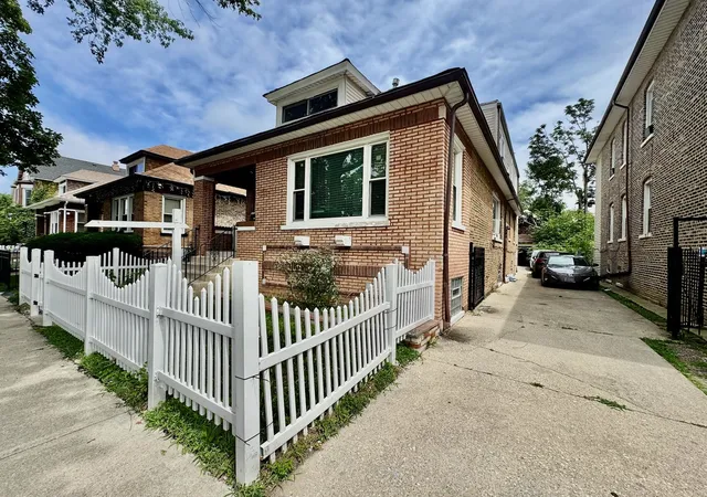 8325-s-saginaw-ave-chicago-il-60617/hzid_25421dde