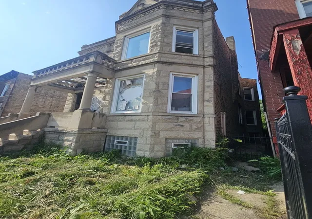 3332-w-congress-pkwy-chicago-il-60624/hzid_254a4674