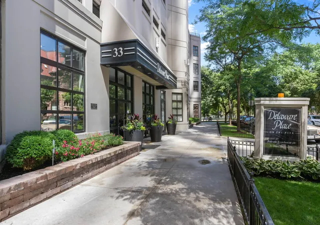 33-w-delaware-pl-22h-chicago-il-60610/hzid_81f81980