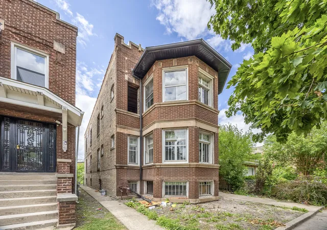8012-s-elizabeth-st-chicago-il-60620/hzid_cc036781