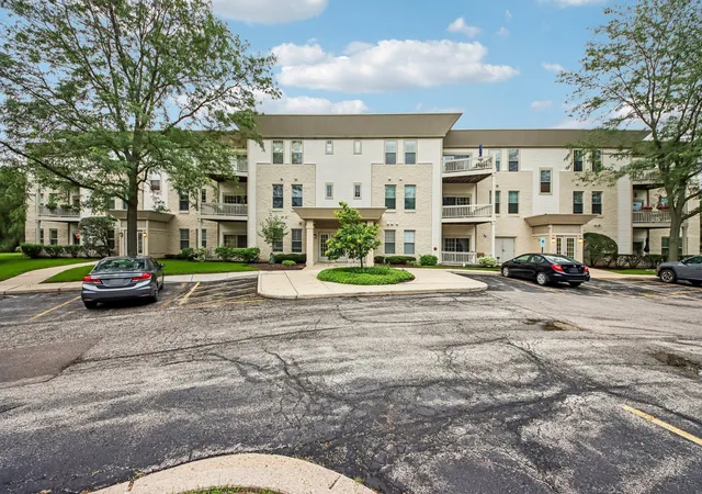 34435-n-old-walnut-cir-306-gurnee-il-60031/hzid_184fe85e