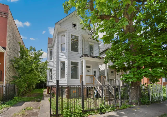 210-n-laramie-ave-chicago-il-60644/hzid_f56f27d9