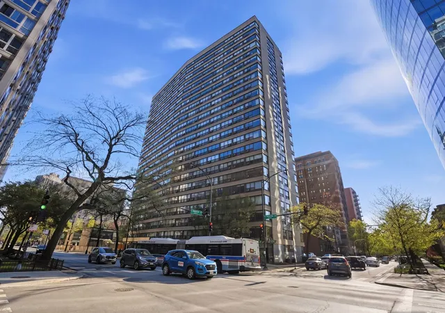 2930-n-sheridan-rd-306-chicago-il-60657/hzid_e80a2661