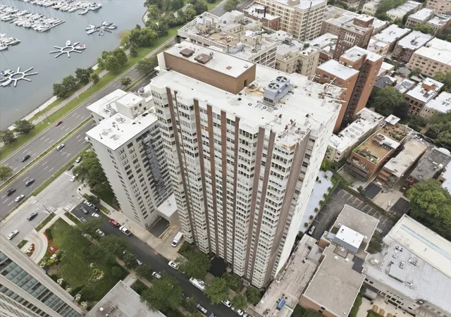 525-w-hawthorne-pl-1002-chicago-il-60657/hzid_186e6545