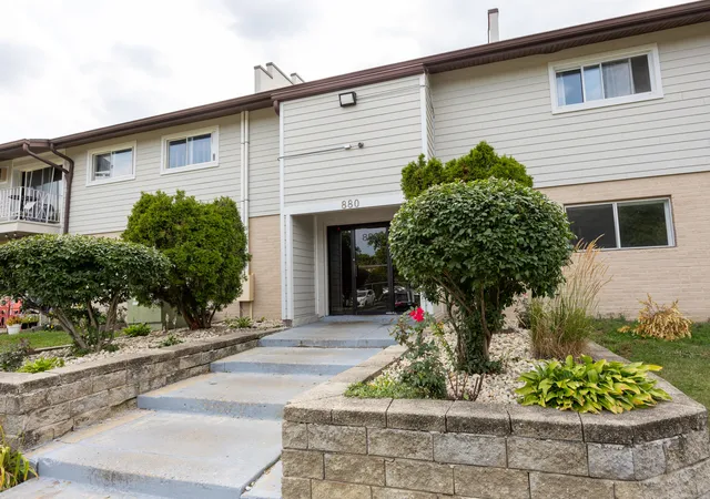 880-e-old-willow-rd-166-prospect-heights-il-60070/hzid_82ee961a