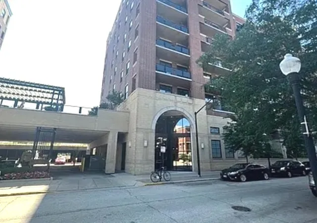 833 W 15Th Pl