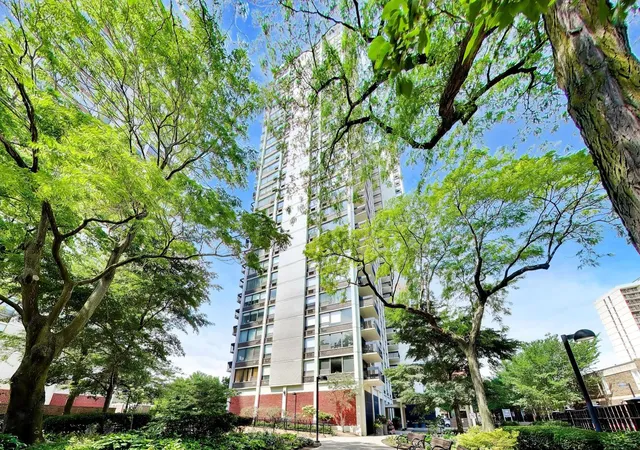 1460 N Sandburg Ter