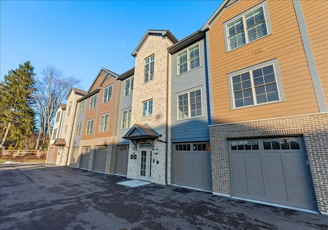 319-s-glendale-ave-303-barrington-il-60010/hzid_e5ae67da