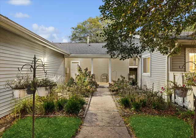 408-waters-edge-dr-c-mchenry-il-60050/hzid_b4e91709
