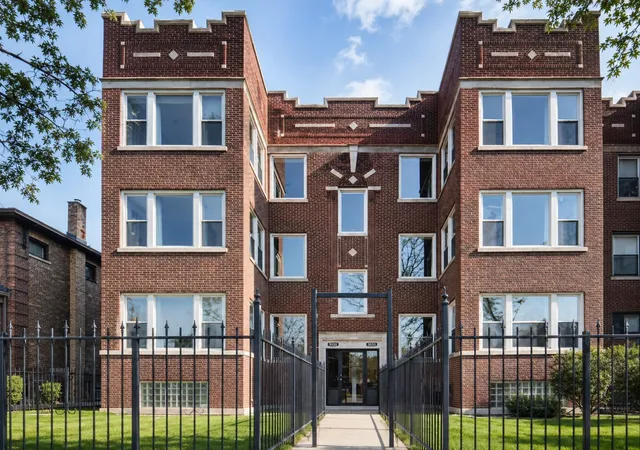 7431-s-paxton-ave-3a-chicago-il-60649/hzid_dbf95ad2