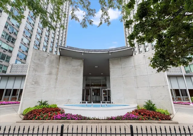 3600-n-lake-shore-dr-325-chicago-il-60613/hzid_1a6e7bba