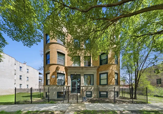 4541 S Prairie Ave