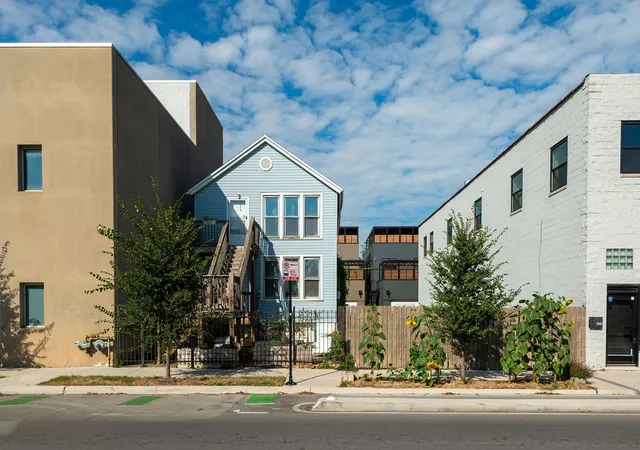 2050-w-grand-ave-chicago-il-60612/hzid_535315ac