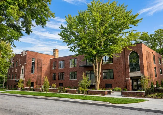 125-s-vine-st-1-hinsdale-il-60521/hzid_6203f8e6