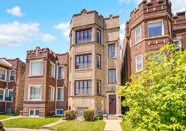 7428-s-bennett-ave-chicago-il-60649/hzid_4074eeb7